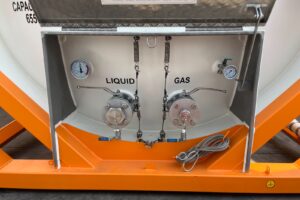 Gas tank container